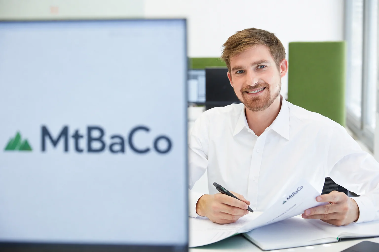 Stefan Hauenstein mit MtBaCo-Unterlagen